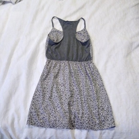 Dress by Guess  gray and white summer cute !  sm - Picture 2 of 3